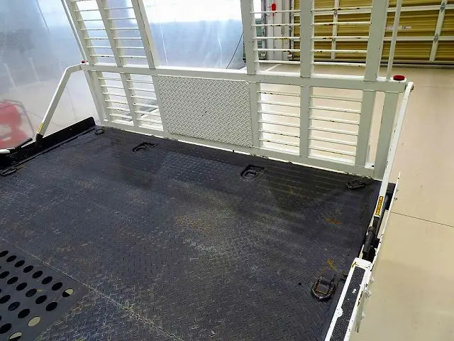 荷台内寸：567×207×11　古河ユニック/Neo5　UC-35NERS　ラジコン/ウインチ付　床フック12個　荷台タイヤ止め2個　作業灯2個　大型ミラー1個　荷締めワイヤーガチャ2個|いすゞ エルフ 2RG-NPR88AN(2WD)の写真25