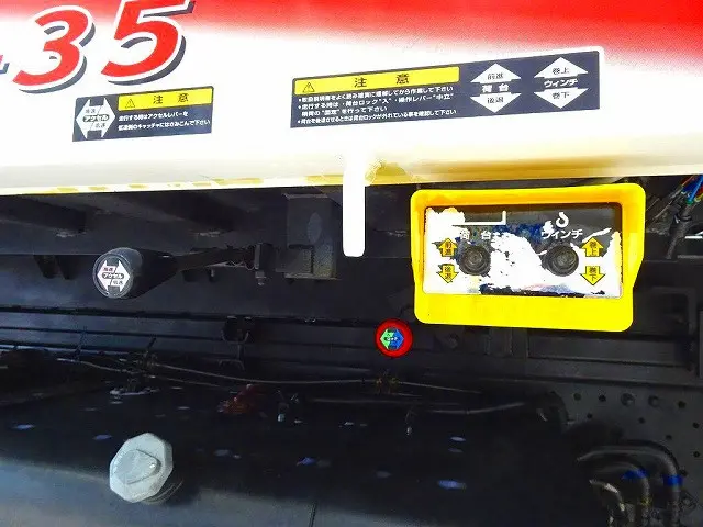 荷台内寸：567×207×11　古河ユニック/Neo5　UC-35NERS　ラジコン/ウインチ付　床フック12個　荷台タイヤ止め2個　作業灯2個　大型ミラー1個　荷締めワイヤーガチャ2個|いすゞ エルフ 2RG-NPR88AN(2WD)の写真34