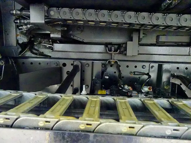 燃料タンク100L　シャーシは 錆止め/マフラー塗装 仕上げに力を入れています。|いすゞ エルフ 2RG-NPR88AN(2WD)の写真41