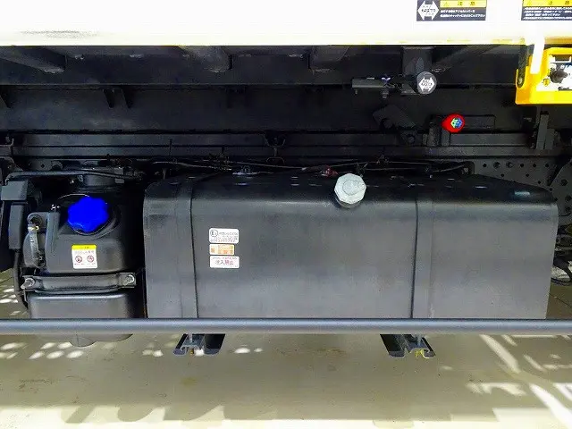 アドブルー　燃料タンク100L|いすゞ エルフ 2RG-NPR88AN(2WD)の写真47