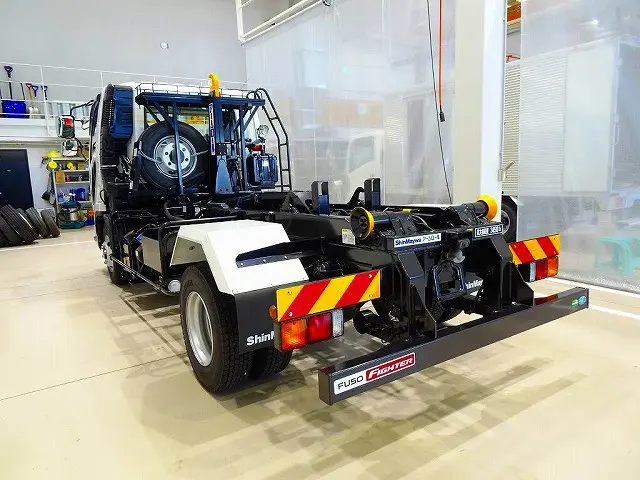 お問合せ管理No.J915 R7 ファイター 3.45t 標準ベッドレス アームロール 220ps 未使用車|三菱 ファイター 2KG-FK72F(2WD)の写真4