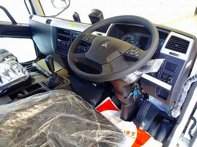 オートAC PS PW SRS ABS キーレス 左電格ミラー/ヒーター/左右電動角度調整 エアサスシート/肘掛け AM/FMラジオ ETC バックモニター アドブルー フロア6MT|三菱 ファイター 2KG-FK72F(2WD)の写真5