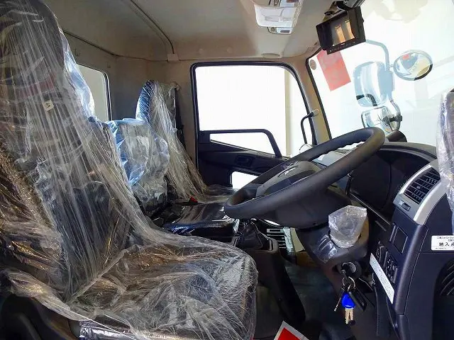 ターボ 排気ブレーキ 坂道発進補助装置 車線逸脱警報装置 衝突被害軽減ブレーキ フォグランプ トラクションコントロール 室内LED灯 ビニールシートカバー|三菱 ファイター 2KG-FK72F(2WD)の写真6