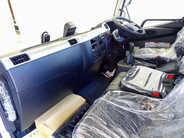 オートAC PS PW SRS ABS キーレス 左電格ミラー/ヒーター/左右電動角度調整 エアサスシート/肘掛け AM/FMラジオ ETC バックモニター アドブルー フロア6MT|三菱 ファイター 2KG-FK72F(2WD)の写真7