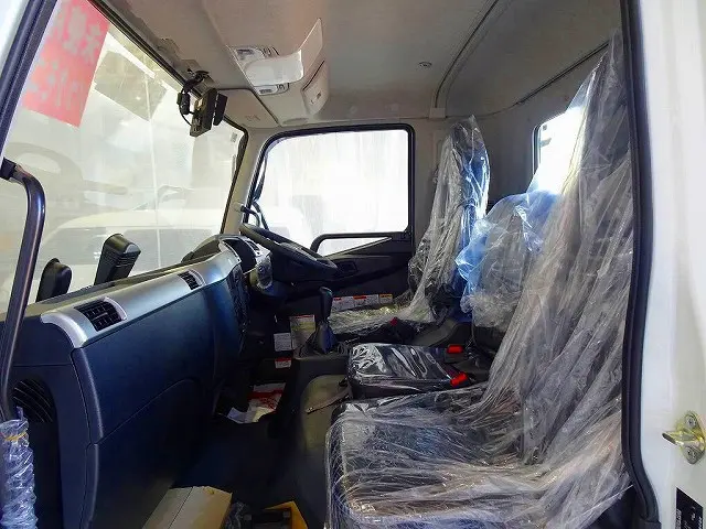 ターボ 排気ブレーキ 坂道発進補助装置 車線逸脱警報装置 衝突被害軽減ブレーキ フォグランプ トラクションコントロール 室内LED灯 ビニールシートカバー|三菱 ファイター 2KG-FK72F(2WD)の写真8