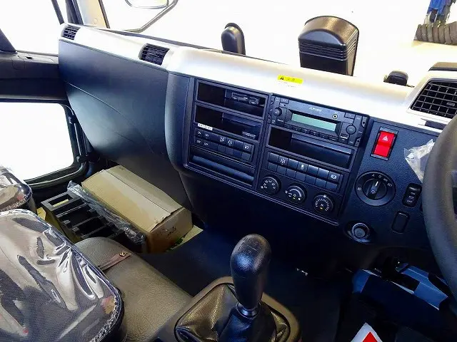 オートAC PS PW SRS ABS キーレス 左電格ミラー/ヒーター/左右電動角度調整 エアサスシート/肘掛け AM/FMラジオ ETC バックモニター アドブルー フロア6MT|三菱 ファイター 2KG-FK72F(2WD)の写真9