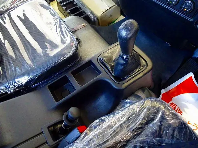 フロア6MT|三菱 ファイター 2KG-FK72F(2WD)の写真16