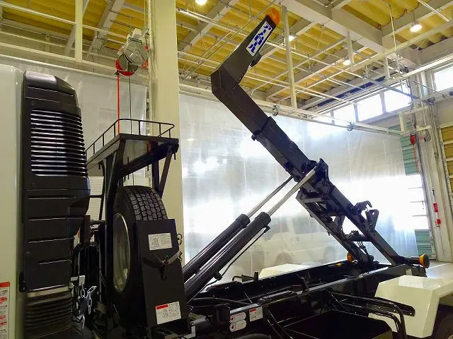 アームロール 新明和 CCA44-31 F2410520118 キャブバックステップ付 作業灯1個|三菱 ファイター 2KG-FK72F(2WD)の写真29