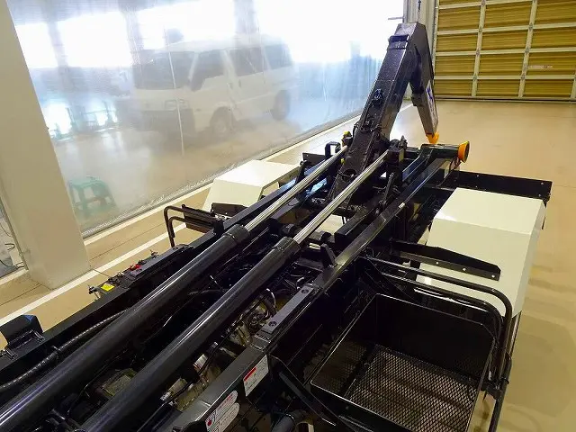 アームロール 新明和 CCA44-31 F2410520118 キャブバックステップ付 作業灯1個|三菱 ファイター 2KG-FK72F(2WD)の写真32