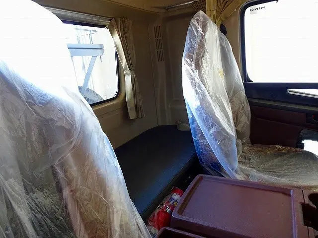 2人乗り ベッド付 室内LED灯/カーテン 消火器1個|日野 レンジャー 2KG-FD2ABA(2WD)の写真7