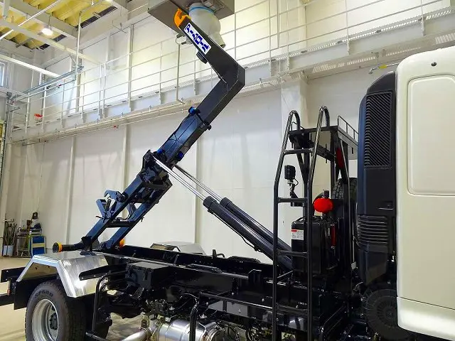 アームロール 新明和 CCA44-31 F2501521650 キャブバックステップ付 作業灯1個|日野 レンジャー 2KG-FD2ABA(2WD)の写真29