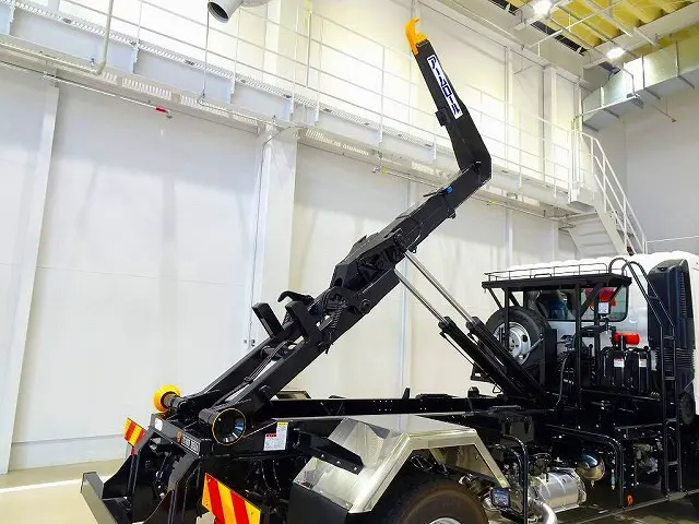 アームロール 新明和 CCA44-31 F2501521650 キャブバックステップ付 作業灯1個|日野 レンジャー 2KG-FD2ABA(2WD)の写真30