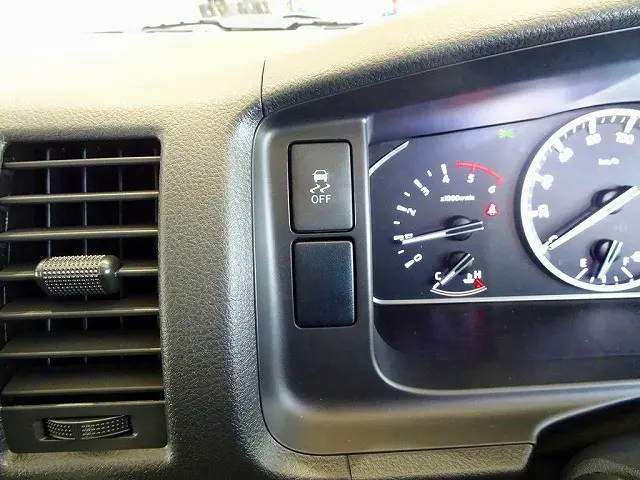 トヨタ ハイエースバン 3DF-GDH206V(4WD)の写真12