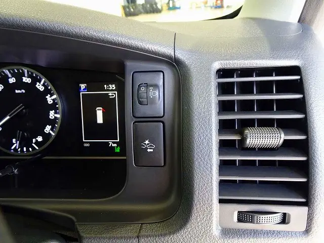 トヨタ ハイエースバン 3DF-GDH206V(4WD)の写真13