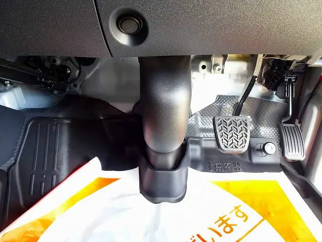 インパネAT　2ペダル|トヨタ ハイエースバン 3DF-GDH206V(4WD)の写真15