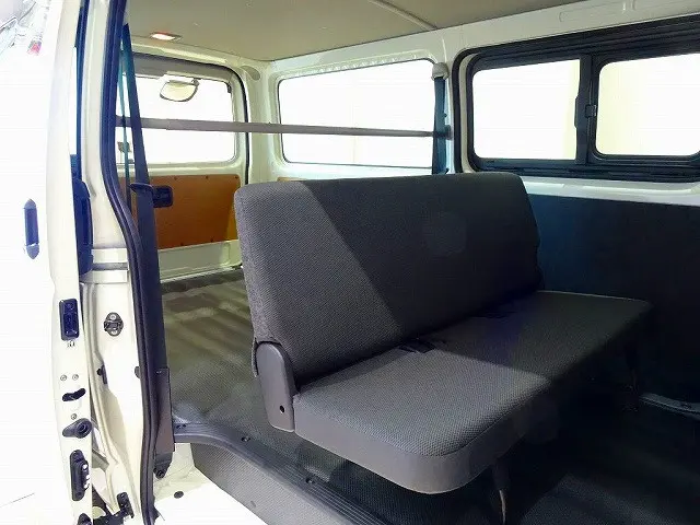3/6人乗り　5ドア　バックドアガラス熱線|トヨタ ハイエースバン 3DF-GDH206V(4WD)の写真22