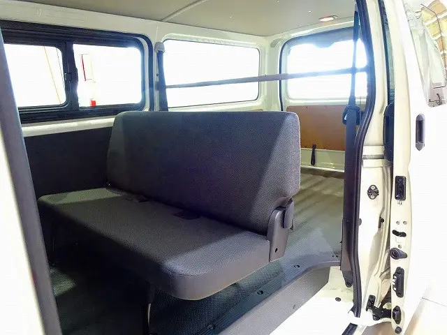 3/6人乗り　5ドア　バックドアガラス熱線|トヨタ ハイエースバン 3DF-GDH206V(4WD)の写真25