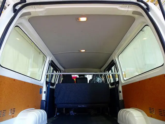 3/6人乗り　5ドア　バックドアガラス熱線|トヨタ ハイエースバン 3DF-GDH206V(4WD)の写真29