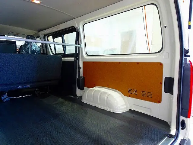 3/6人乗り　5ドア　バックドアガラス熱線|トヨタ ハイエースバン 3DF-GDH206V(4WD)の写真31