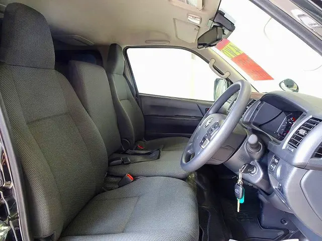 アドブルー　ターボ　車線逸脱警報装置　衝突被害軽減ブレーキ　アルミホイール　トラクションコントロール　クリアランスソナー|トヨタ ハイエースバン 3DF-GDH206V(4WD)の写真6