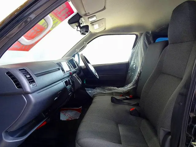 アドブルー　ターボ　車線逸脱警報装置　衝突被害軽減ブレーキ　アルミホイール　トラクションコントロール　クリアランスソナー|トヨタ ハイエースバン 3DF-GDH206V(4WD)の写真8