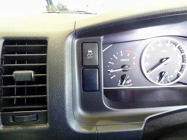 トヨタ ハイエースバン 3DF-GDH206V(4WD)の写真12