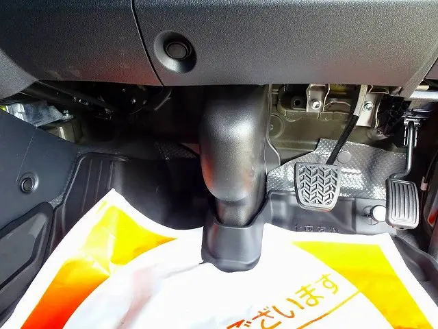 インパネAT　2ペダル|トヨタ ハイエースバン 3DF-GDH206V(4WD)の写真18