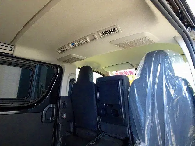 3/6人乗り　5ドア　リアヒーター/クーラー　リアガラスフィルム貼り　バックドアガラス熱線|トヨタ ハイエースバン 3DF-GDH206V(4WD)の写真25