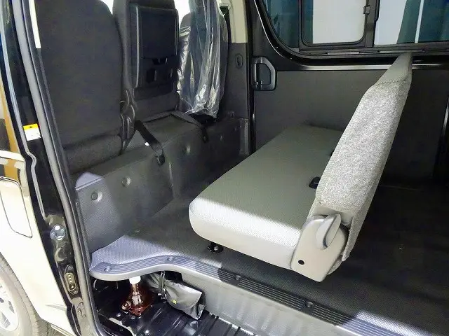 3/6人乗り　5ドア　リアヒーター/クーラー　リアガラスフィルム貼り　バックドアガラス熱線|トヨタ ハイエースバン 3DF-GDH206V(4WD)の写真27