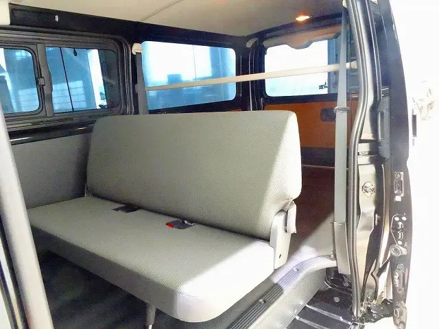 3/6人乗り　5ドア　リアヒーター/クーラー　リアガラスフィルム貼り　バックドアガラス熱線|トヨタ ハイエースバン 3DF-GDH206V(4WD)の写真29