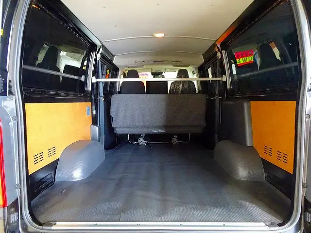 3/6人乗り　5ドア　リアヒーター/クーラー　リアガラスフィルム貼り　バックドアガラス熱線|トヨタ ハイエースバン 3DF-GDH206V(4WD)の写真31