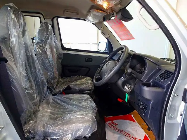 AC　PS　PW(フロントのみ)　SRS　ABS　キーレス　左右電格ミラー/電動角度調整　デフロック　車線逸脱警報装置　衝突被害軽減ブレーキ　トラクションコントロール　リアヒーター|マツダ ボンゴバン 5BF-S413Z(4WD)の写真6