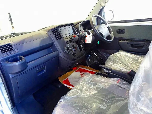 AC　PS　PW(フロントのみ)　SRS　ABS　キーレス　左右電格ミラー/電動角度調整　デフロック　車線逸脱警報装置　衝突被害軽減ブレーキ　トラクションコントロール　リアヒーター|マツダ ボンゴバン 5BF-S413Z(4WD)の写真7