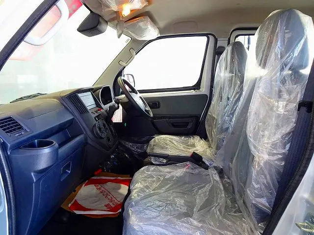 AC　PS　PW(フロントのみ)　SRS　ABS　キーレス　左右電格ミラー/電動角度調整　デフロック　車線逸脱警報装置　衝突被害軽減ブレーキ　トラクションコントロール　リアヒーター|マツダ ボンゴバン 5BF-S413Z(4WD)の写真8