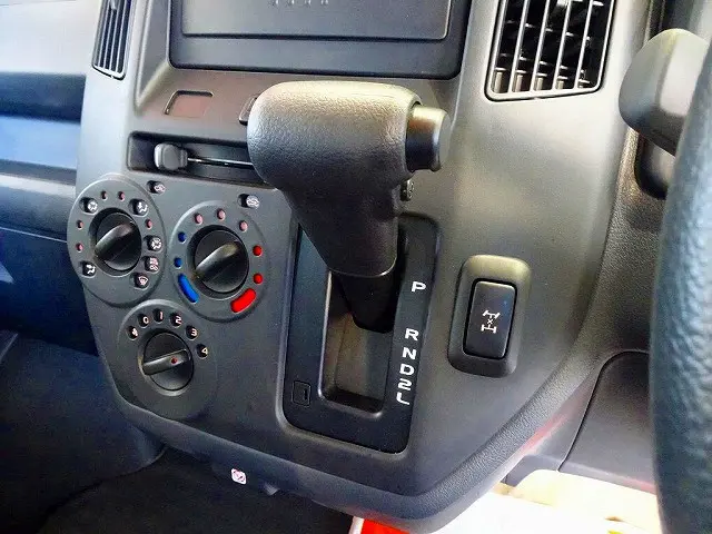 インパネAT　2ペダル|マツダ ボンゴバン 5BF-S413Z(4WD)の写真12