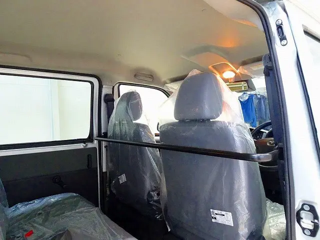 2/5人乗り　5ドア　リアヒーター　プライバシーガラス　リアガラス熱線|マツダ ボンゴバン 5BF-S413Z(4WD)の写真18