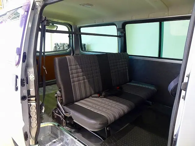 2/5人乗り　5ドア　間仕切りカーテン付　プライバシーガラス　リアガラス熱線|マツダ ボンゴバン DBF-SLP2M(4WD)の写真25