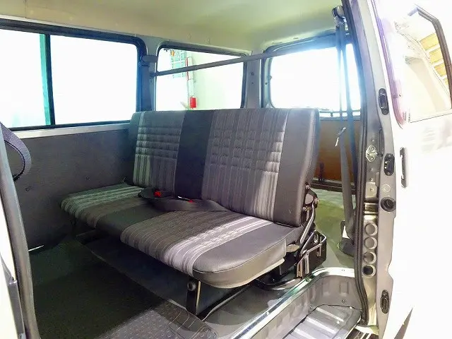 2/5人乗り　5ドア　間仕切りカーテン付　プライバシーガラス　リアガラス熱線|マツダ ボンゴバン DBF-SLP2M(4WD)の写真28