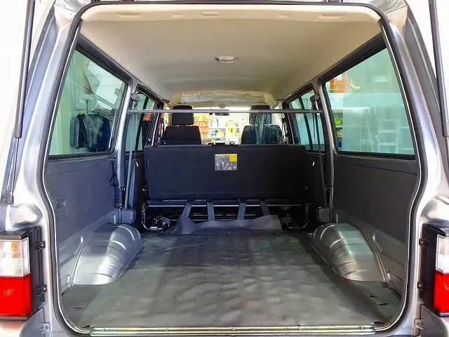 2/5人乗り　5ドア　間仕切りカーテン付　プライバシーガラス　リアガラス熱線|マツダ ボンゴバン DBF-SLP2M(4WD)の写真30