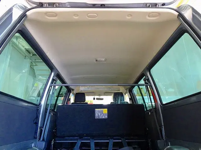 2/5人乗り　5ドア　間仕切りカーテン付　プライバシーガラス　リアガラス熱線|マツダ ボンゴバン DBF-SLP2M(4WD)の写真32