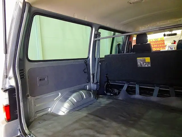 2/5人乗り　5ドア　間仕切りカーテン付　プライバシーガラス　リアガラス熱線|マツダ ボンゴバン DBF-SLP2M(4WD)の写真33