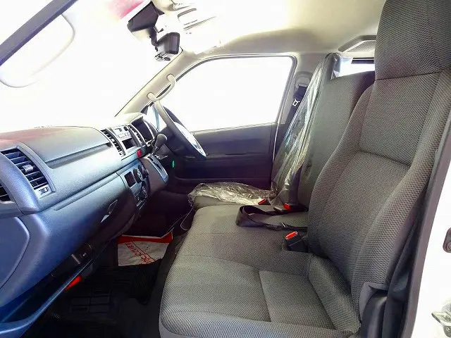 アルミホイール トラクションコントロール リアヒーター/クーラー クリアランスソナー プライバシーガラス バックドアガラス熱線 リアドア3枚イージークローザー付|トヨタ ハイエースバン 3DF-GDH206V(4WD)の写真8