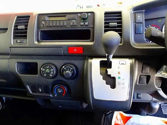 アルミホイール トラクションコントロール リアヒーター/クーラー クリアランスソナー プライバシーガラス バックドアガラス熱線 リアドア3枚イージークローザー付|トヨタ ハイエースバン 3DF-GDH206V(4WD)の写真10