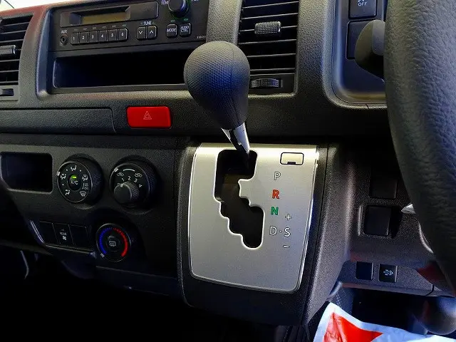 インパネAT 2ペダル|トヨタ ハイエースバン 3DF-GDH206V(4WD)の写真16