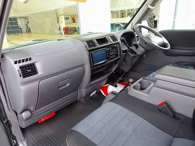 AC　PS　PW　SRS　ABS　キーレス　左ミラー電動角度調整　社外メモリーナビ/フルセグTV/DVD(CN-RE06D)　ETC　ドライブレコーダー　プライバシーガラス|マツダ ボンゴバン DBF-SLP2M(4WD)の写真7