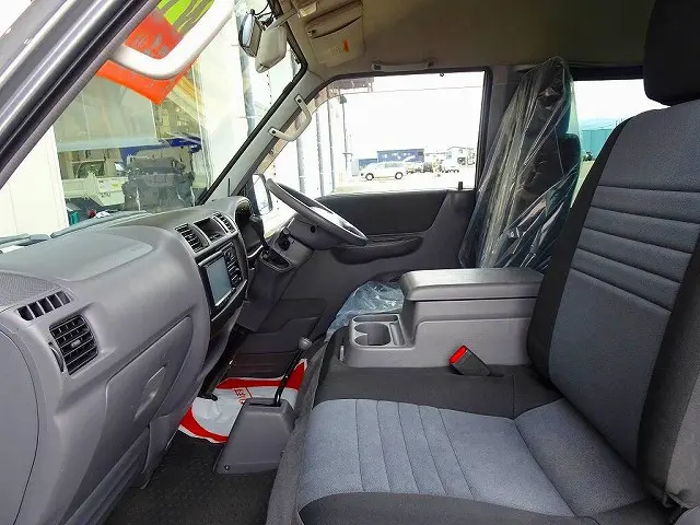 AC　PS　PW　SRS　ABS　キーレス　左ミラー電動角度調整　社外メモリーナビ/フルセグTV/DVD(CN-RE06D)　ETC　ドライブレコーダー　プライバシーガラス|マツダ ボンゴバン DBF-SLP2M(4WD)の写真8