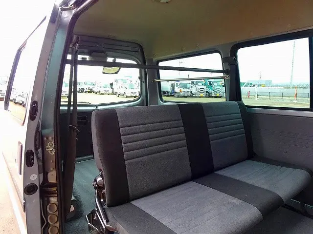 車検証２人乗り(リアシート付/５人乗り要構変)|マツダ ボンゴバン DBF-SLP2M(4WD)の写真24