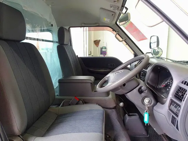 AC PS PW SRS ABS 集中ドアロック 左ミラー電動角度調整 CD AM/FMラジオ ETC リアガラス熱線 間仕切りビニールカーテン付 プライバシーガラス|マツダ ボンゴバン ABF-SKP2M(4WD)の写真6