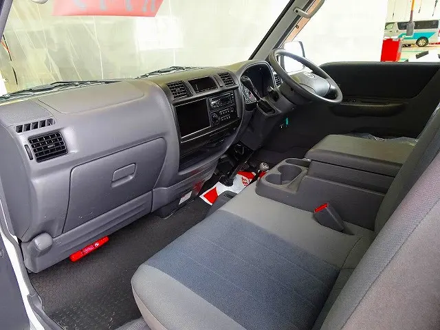 AC PS PW SRS ABS 集中ドアロック 左ミラー電動角度調整 CD AM/FMラジオ ETC リアガラス熱線 間仕切りビニールカーテン付 プライバシーガラス|マツダ ボンゴバン ABF-SKP2M(4WD)の写真7