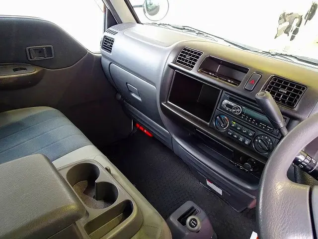 AC PS PW SRS ABS 集中ドアロック 左ミラー電動角度調整 CD AM/FMラジオ ETC リアガラス熱線 間仕切りビニールカーテン付 プライバシーガラス|マツダ ボンゴバン ABF-SKP2M(4WD)の写真9